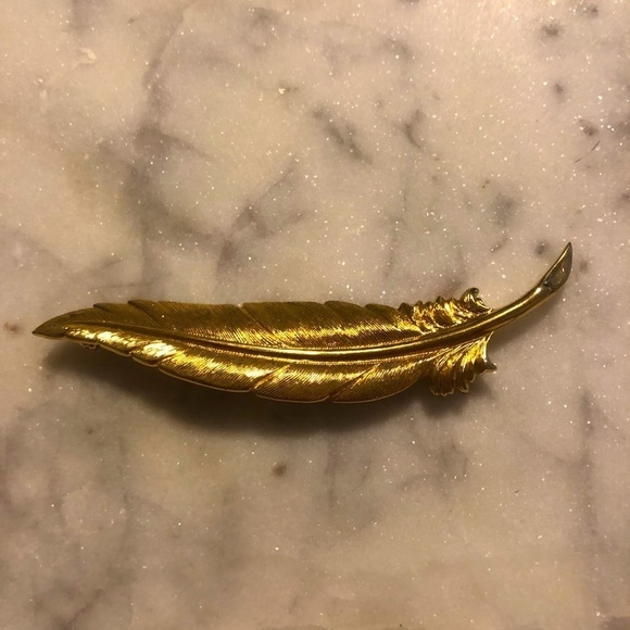 VTG Monet Large Gold Tone Curved Feather Brooch EUC - 3.5” - Picture 2 of 7